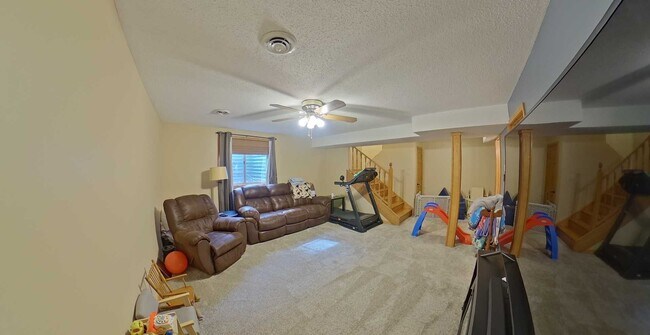 Building Photo - Gorgeous West Side Home with Garage + Fenc...