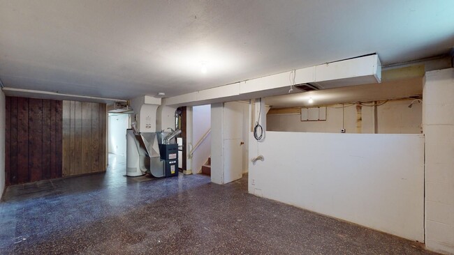 Building Photo - AVAILABLE AUGUST 1st! Newly Remodeled 3 Be...