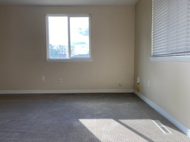 Building Photo - Lovely 3 bed, 2 bath Longmont home - AVAILABLE 11/15