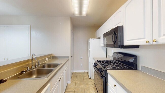 Building Photo - 1141 Oney Hervey Dr