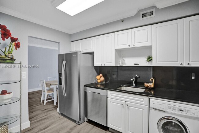 Building Photo - 2501 S Ocean Dr