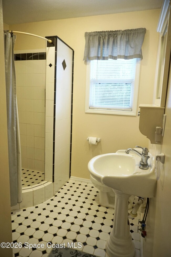 Building Photo - 2812 Shwonda Ave NE