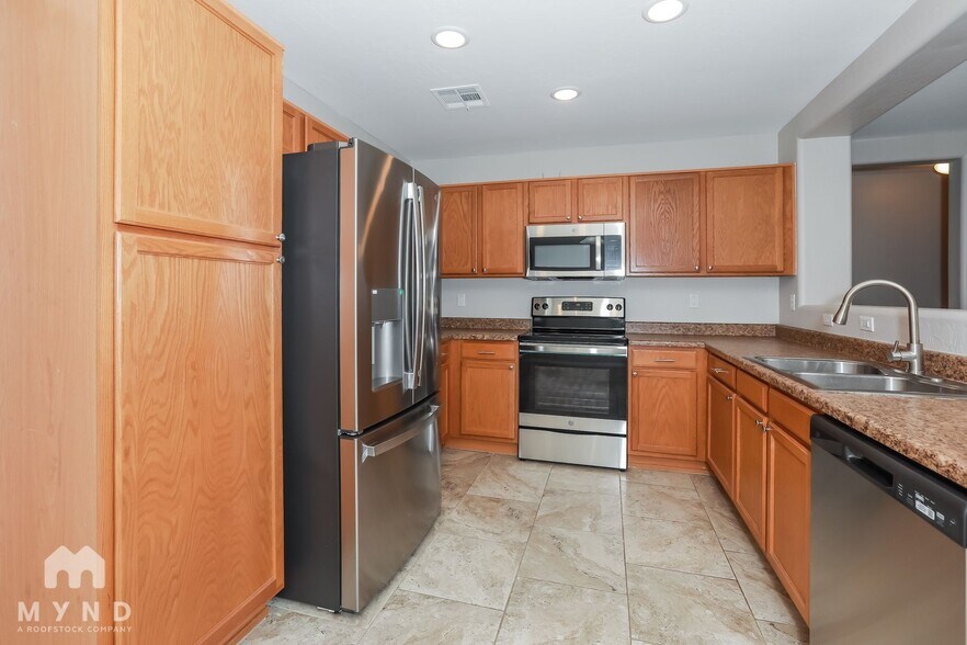 Building Photo - 2751 E Olivine Rd