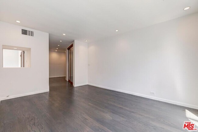 Building Photo - 1400 Hayworth Ave