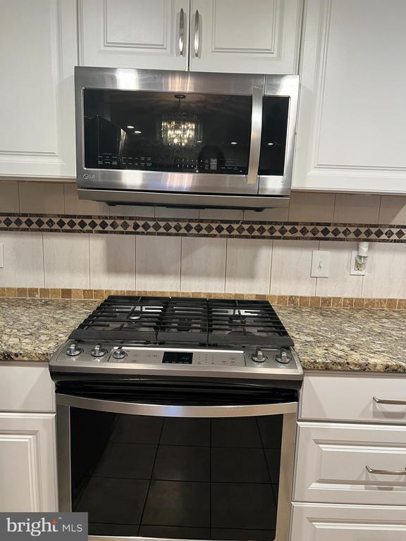 Building Photo - 100 West Ave