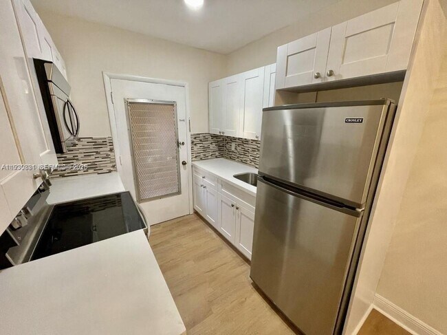 Building Photo - 218 Santillane Ave