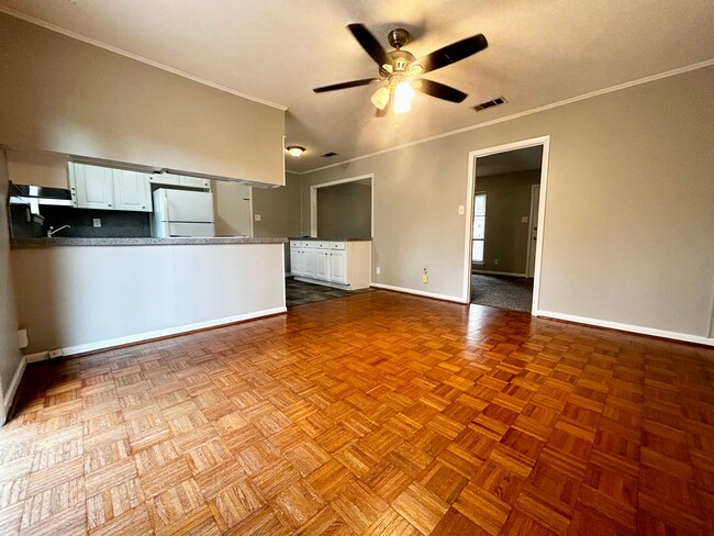 Building Photo - 11814 Ashwood Dr