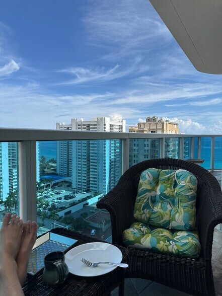 Building Photo - 1945 S Ocean Dr