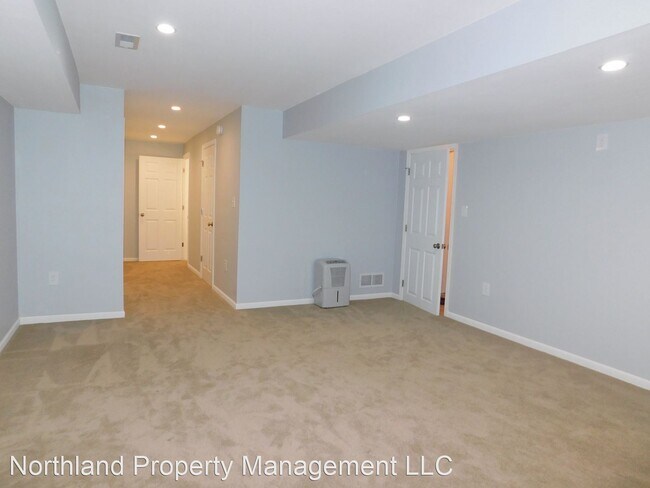Building Photo - 2 br, 2.5 bath House - 1505 Kent #2