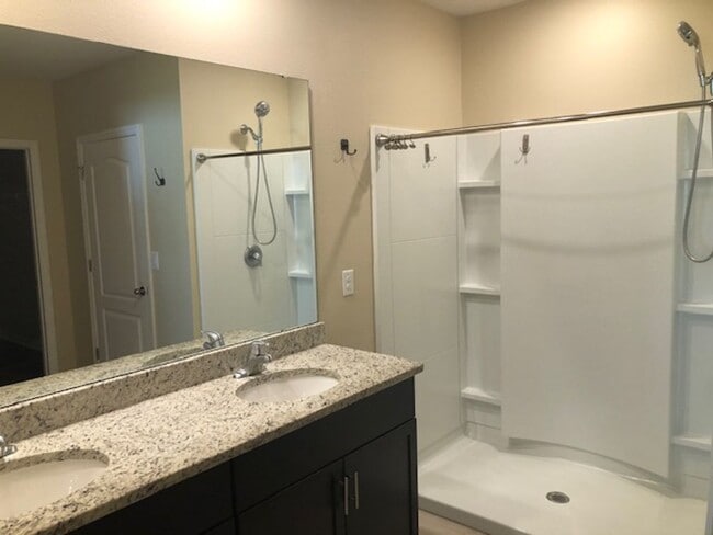 Building Photo - 4/2 with great FENCED in yard and upgraded!