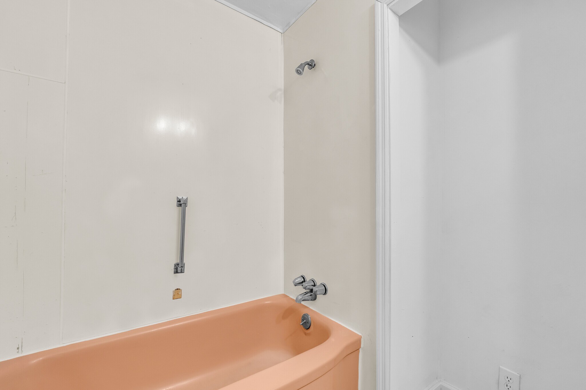 Building Photo - 523 18th St N