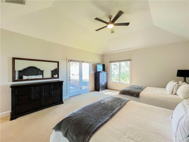 Building Photo - 1707 Clubhouse Hill Dr