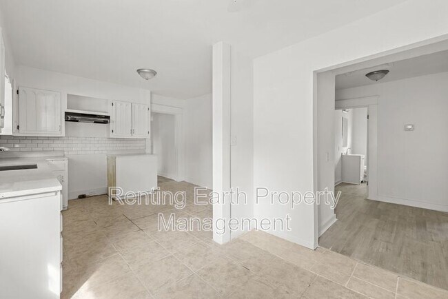 Building Photo - 4725 Court R