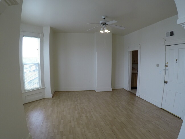 Building Photo - 1423 Columbia St