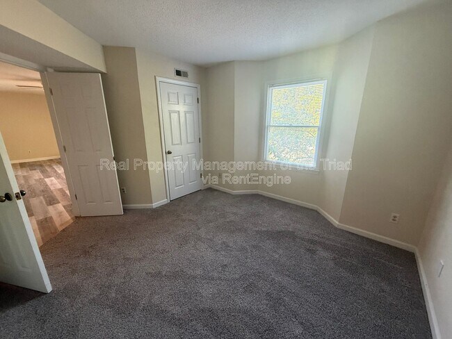 Building Photo - 5930 W Friendly Ave
