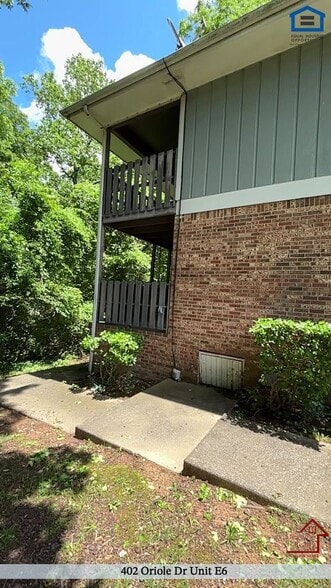 Building Photo - 402 Oriole Dr