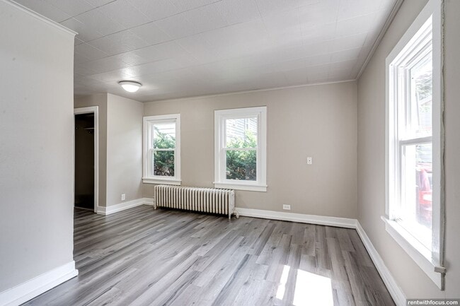 Building Photo - 579 Mt Vernon St