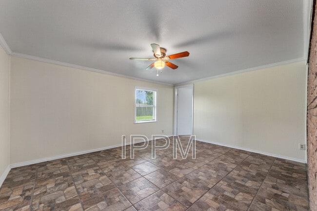 Building Photo - 914 Carrol Ave
