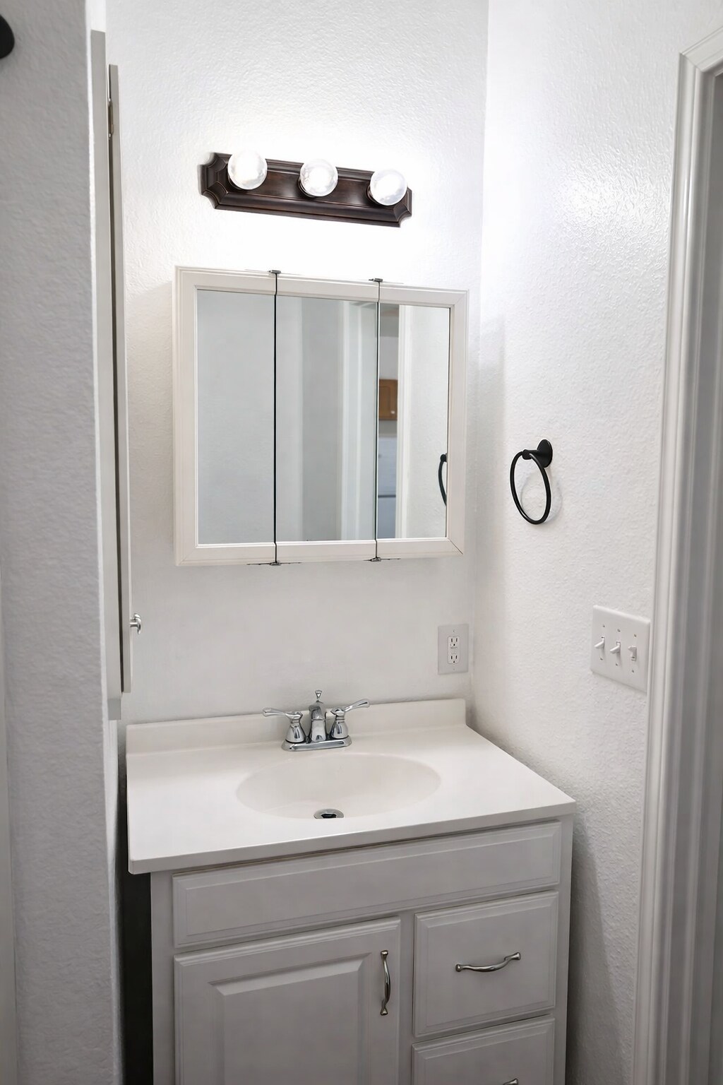 Building Photo - 10940 Helms Trl