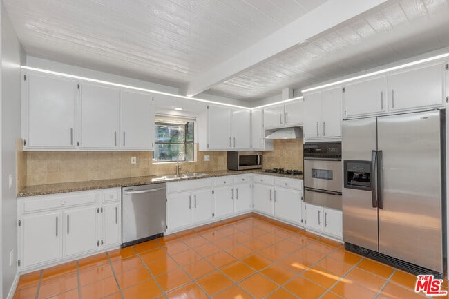 Building Photo - 3352 Oak Glen Dr