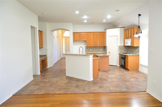 Building Photo - 307 Calstone Dr