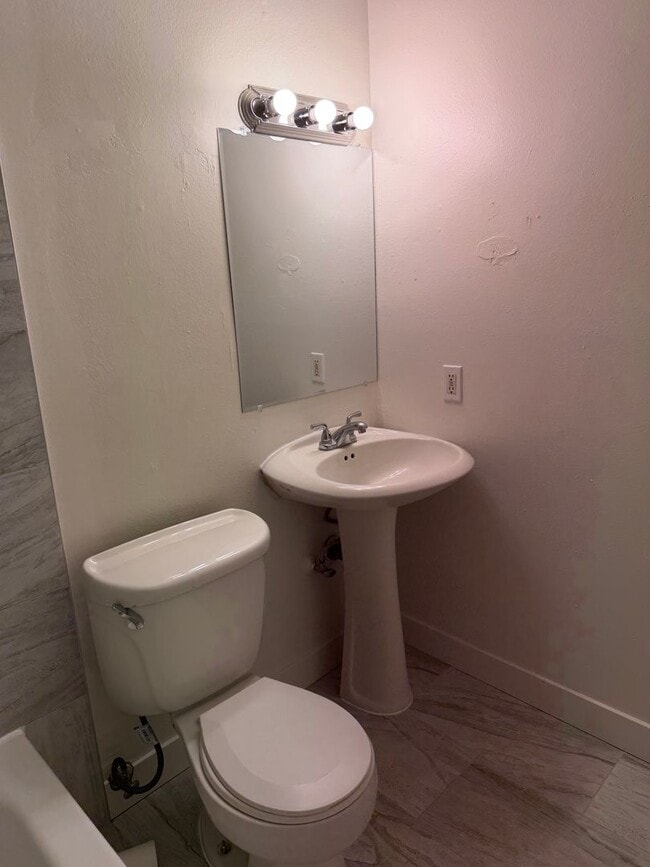 Building Photo - 2635 Moderna Ct