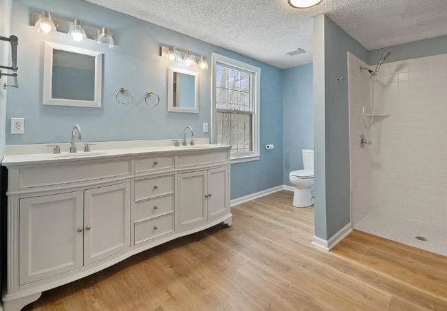 Building Photo - Welcome home to this beautiful 3-bedroom, 2-bathroom with Bonus room located Northeast Wichita.