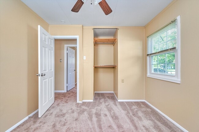 Building Photo - 2015 Kensington Dr