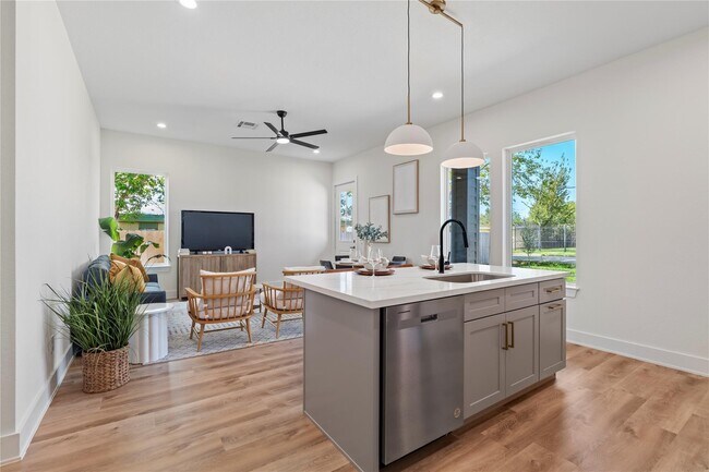 Building Photo - 6532 Weston St