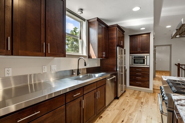 Building Photo - 1275 S Clayton St