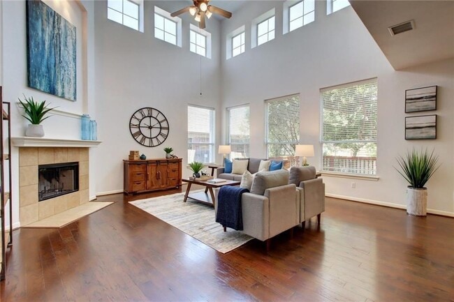 Building Photo - 1549 Homewood Cir