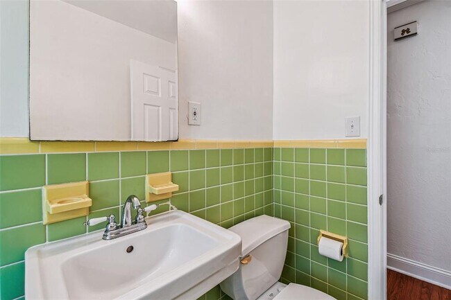 Building Photo - 275 Mateo Way NE