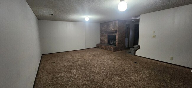 Building Photo - 1206 E Selma St