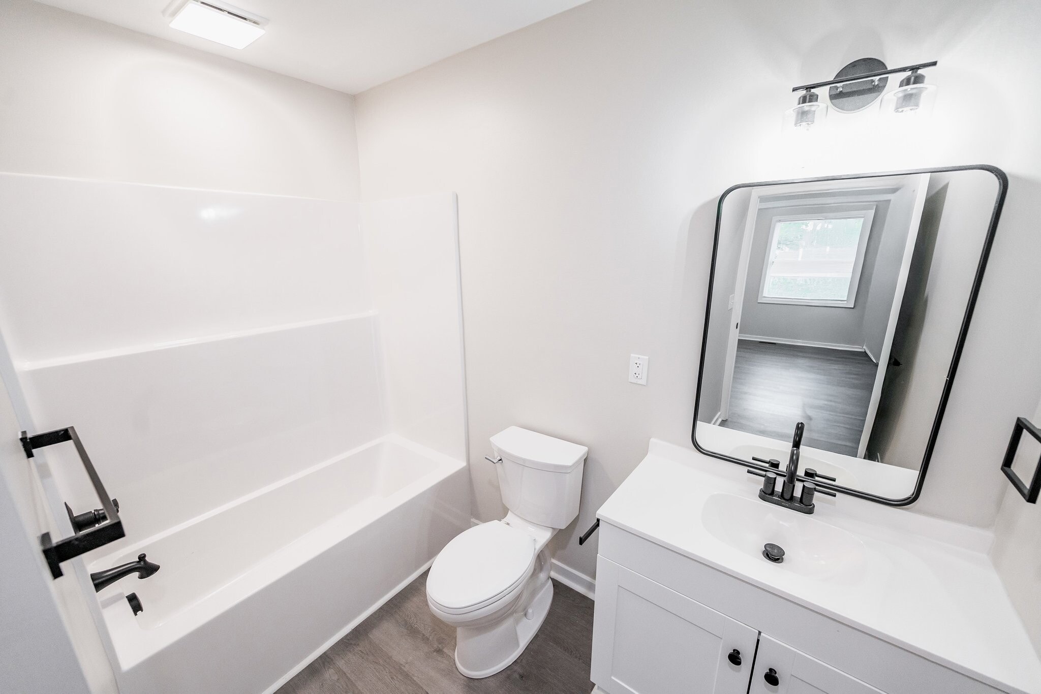 Building Photo - 1008 8th St