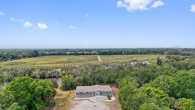 Building Photo - "Spacious 4-Bedroom Retreat with 3400 Sq F...