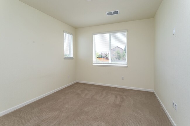 Building Photo - Luxury Condo Living with Mountain Views in the Heart of Briargate!!