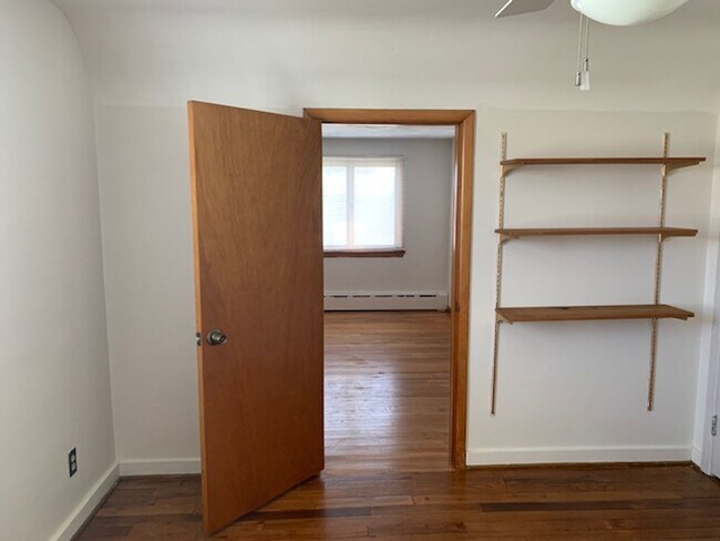 Building Photo - Newly Renovated 3 bedroom, 2.5 bath home