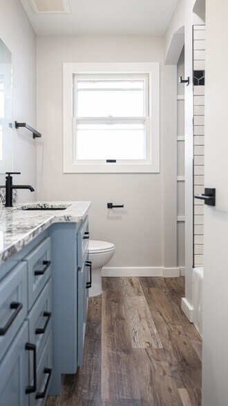 Building Photo - 920 9th St