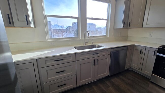 Building Photo - 12977 S Oberon Ln