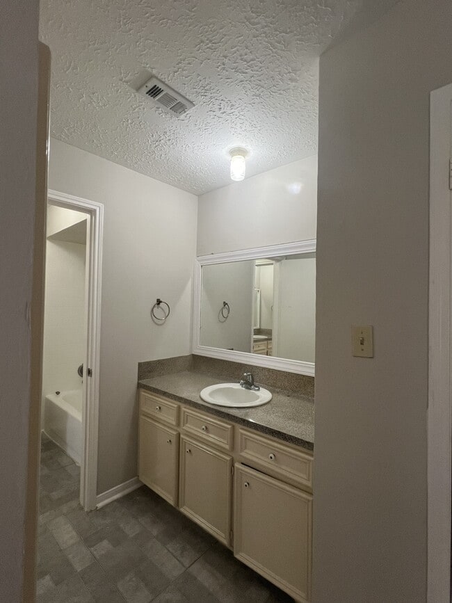 Building Photo - 11507 Meadow Ln
