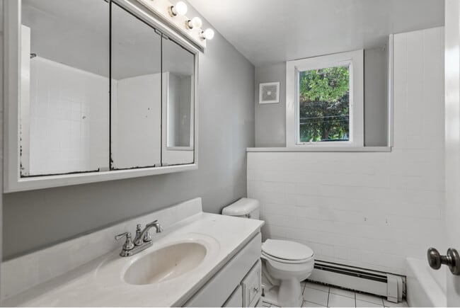 Building Photo - 968 Gershwin Ave N