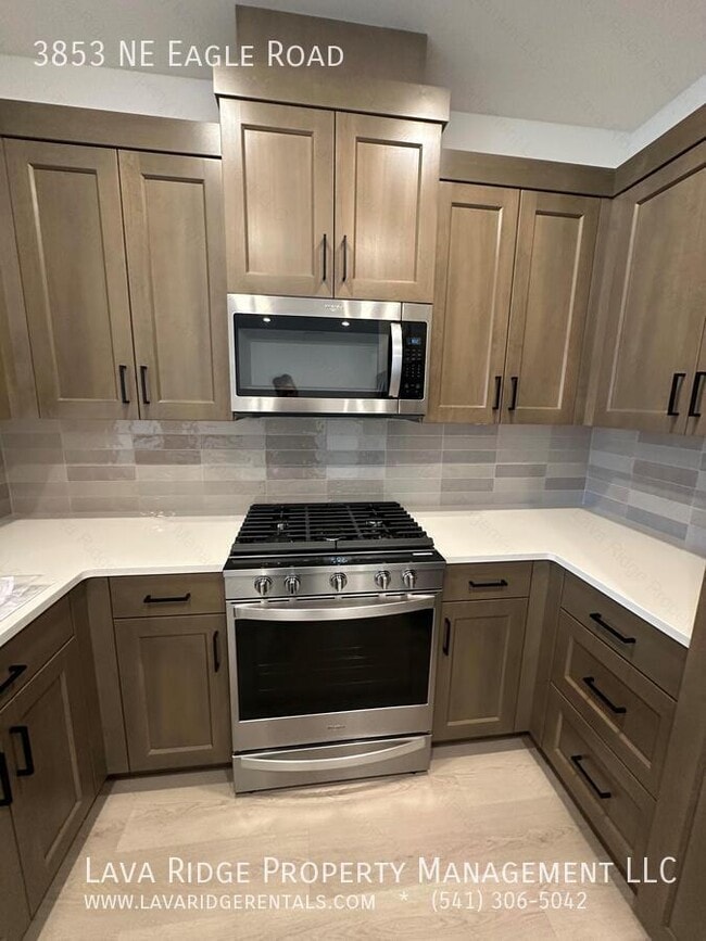 Building Photo - 3853 NE Eagle Rd