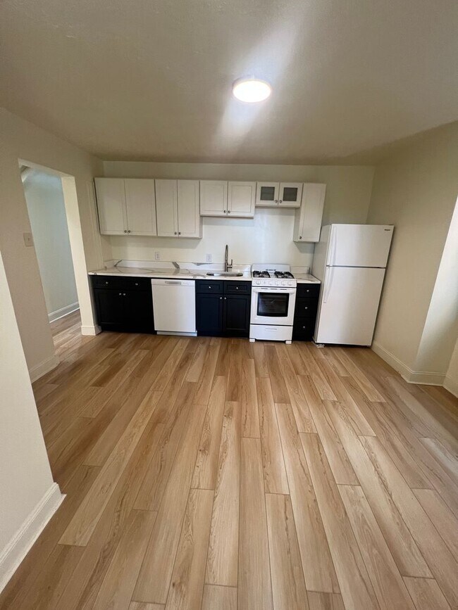 Building Photo - 209 Coltart Ave