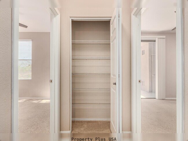Building Photo - "Unique 3-Bed, 2-Bath Condo with 2 car attached garage located in Prime Scottsdale Location!"