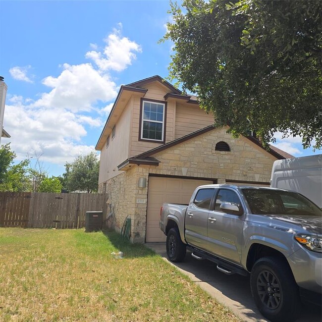 Building Photo - 1519 Lobo Mountain Ln