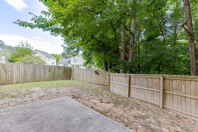Building Photo - 2195 Oakland Spring Dr
