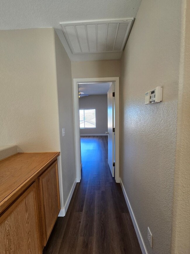 Building Photo - A Fabulous 5 Bedroom Home with 1 Bedroom and 3/4 Bathroom downstairs