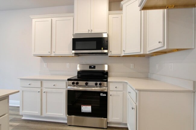 Building Photo - 323 Callie Dr