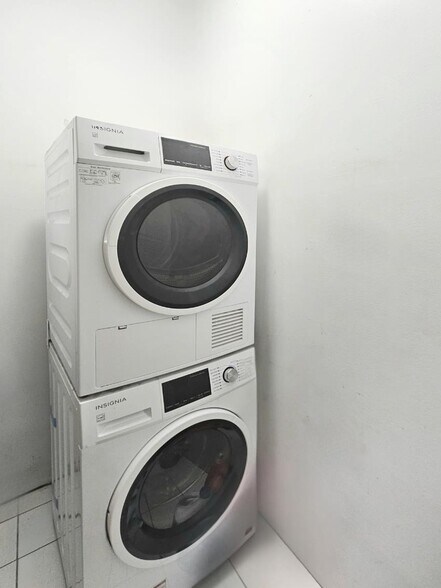 Building Photo - 262 Barrow St