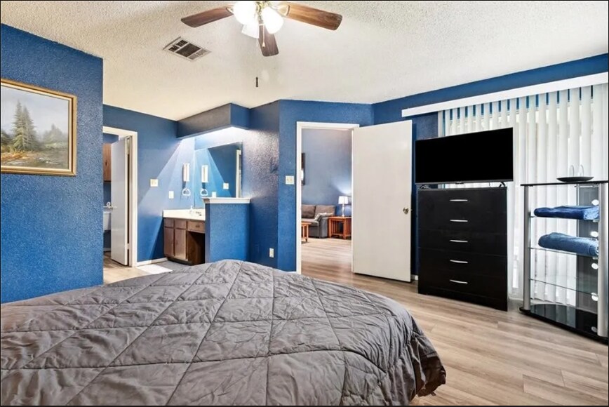 Master bedroom - 54 Avant Garde Cir